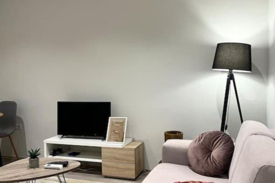 Destiny – Cozy Apartment At Myslym Shyri